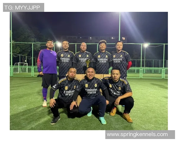 足球明星大摆件图片展示与收藏攻略分享让您领略球场魅力与艺术之美 足球明星大摆件图片展示与收藏攻略分享让您领略球场魅力与艺术之美