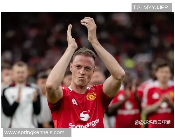 足球明星简短英文介绍及其辉煌成就与影响力分析 足球明星简短英文介绍及其辉煌成就与影响力分析